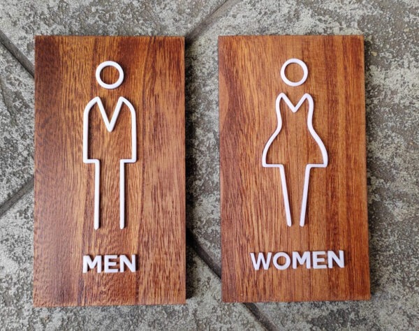 Rótulo para baños en madera - Image 2